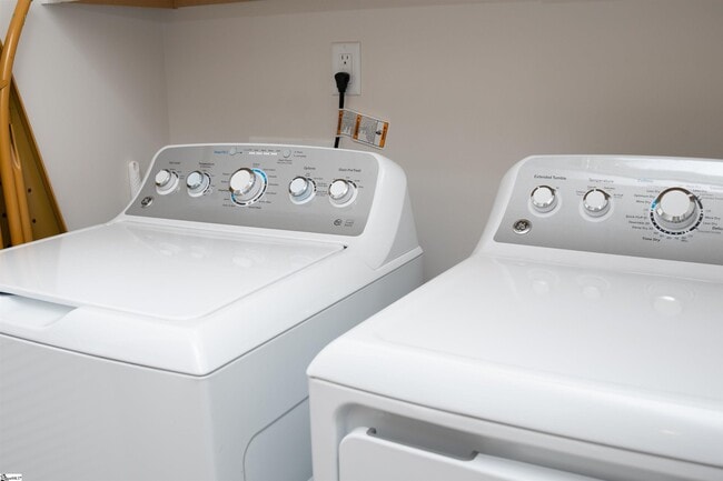 Building Photo - 17 Rollins Ave