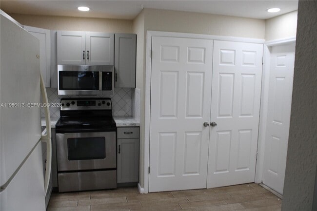 Building Photo - 2740 SW 46th St