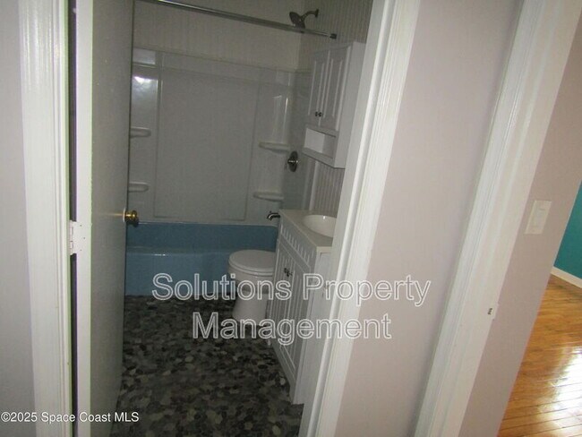 Building Photo - 910 S Colonial Ct