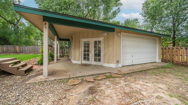 Building Photo - Beautiful Four Bedroom Home Near Broadmoor Bluffs