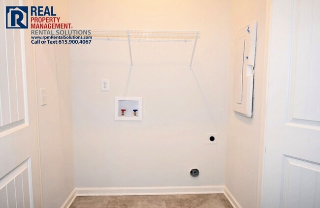 Building Photo - Amazing 3BR/2.5BA Mboro townhome 1mi from I-24! Triple Blackman Schools!