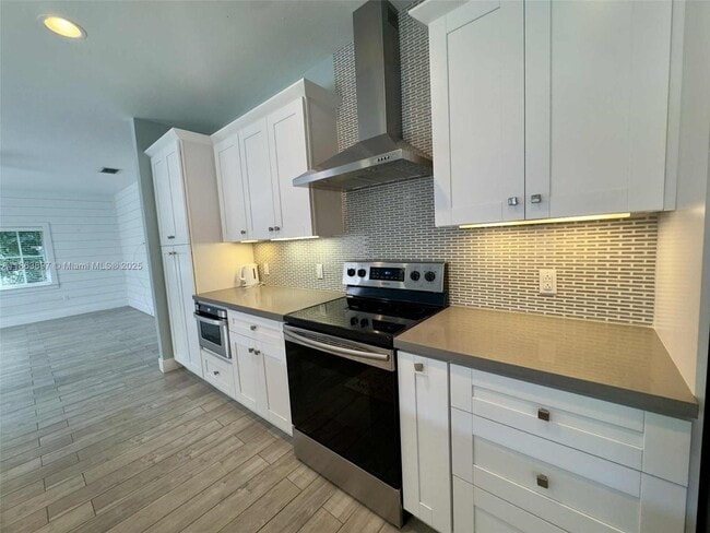 Building Photo - 241 W Seaview Dr
