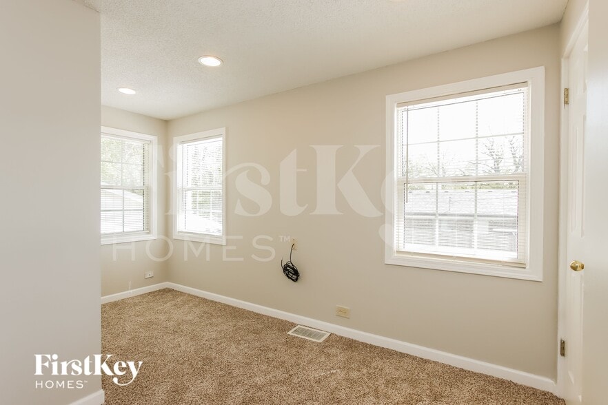 Building Photo - 1399 Sheridan Rd