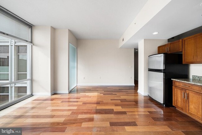 Building Photo - 22 S Front St