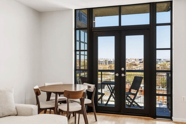 Building Photo - Mt Vernon Square Condo | 1 Bed | 1 Bath | 700 Sf | Private Balcony