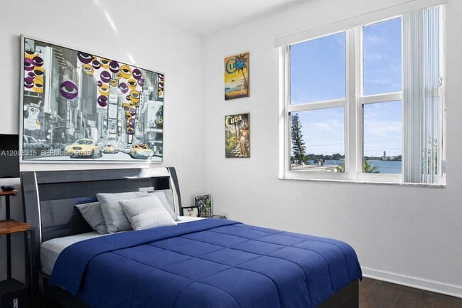 Building Photo - 7910 Harbor Island Dr