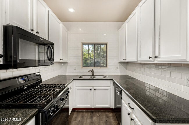 Building Photo - 3426 E Avalon Dr