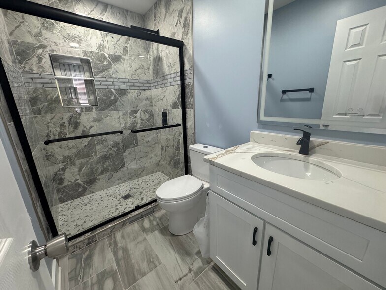 Building Photo - 1008 Rockland Cir SW