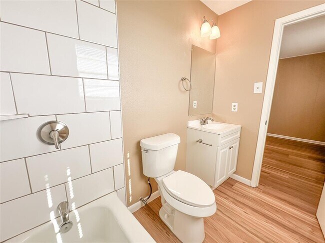 Building Photo - 105 Heatonville Dr