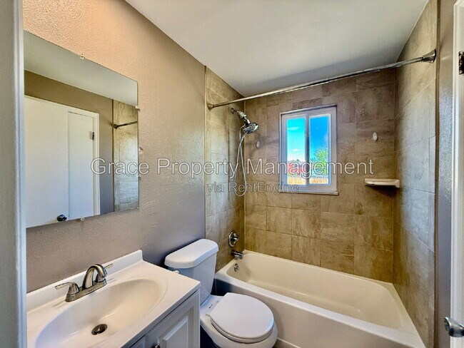 Building Photo - 2757 E 117th Way