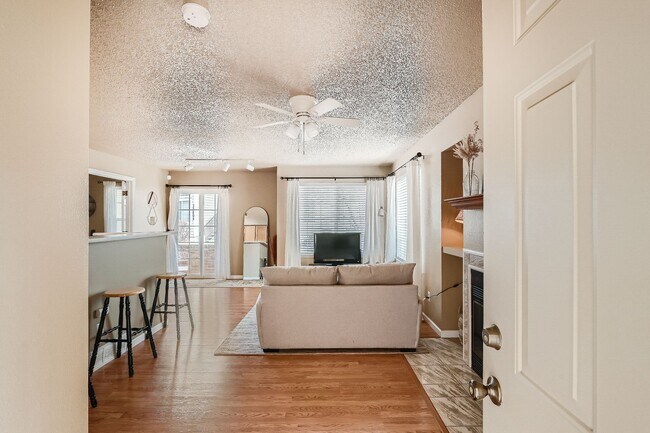 Building Photo - Beautiful 2 bed 1 bath Condo in Aurora