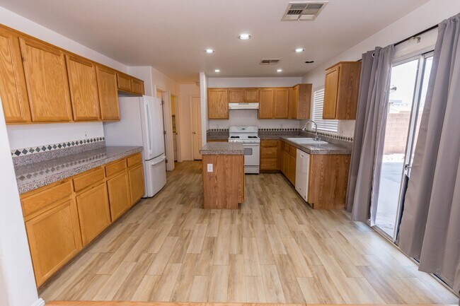 Building Photo - Spacious 3-Bedroom, 2.5-Bath Two-Story Hom...