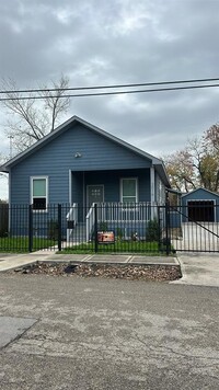 Building Photo - 2016 Brackenridge St