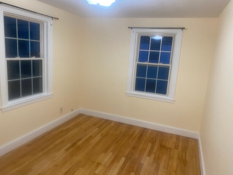 Building Photo - 6 Southmere Rd