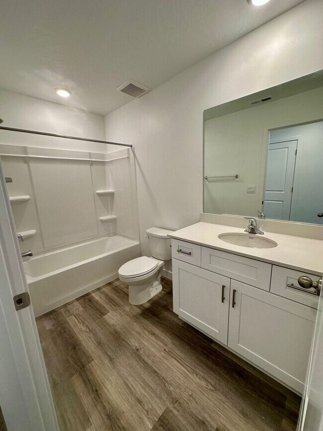 Building Photo - BRAND NEW Long Valley Home