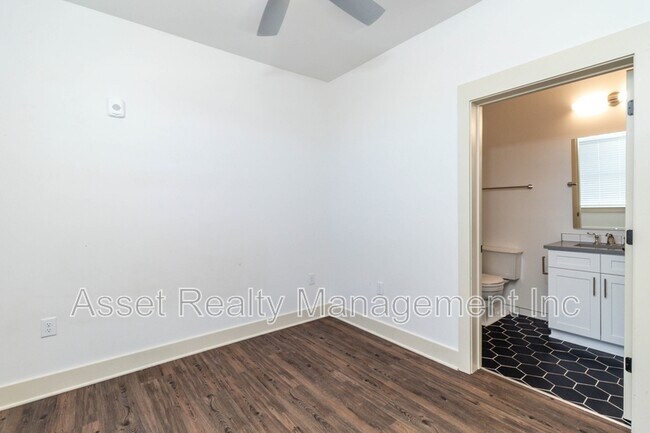 Building Photo - 1110 Franck St