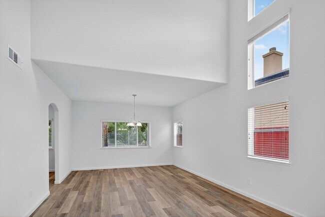 Building Photo - Most Desireable Neighborhood in Temecula  Eastridge by Redhawk