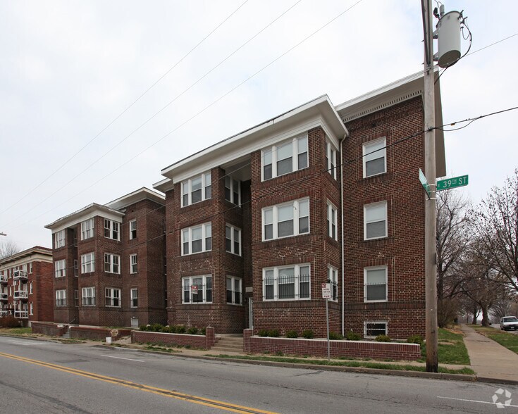 Building Photo - 912-914 E 39th St