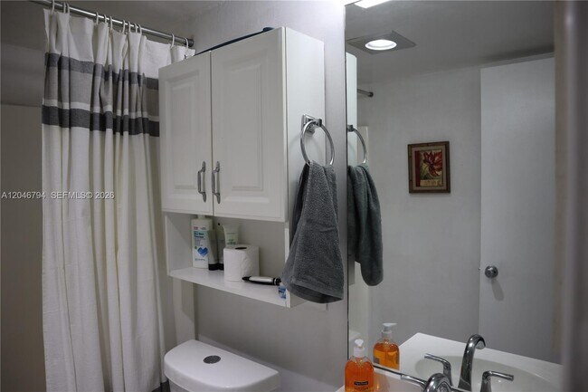 Building Photo - 3000 Sunrise Lakes Dr W