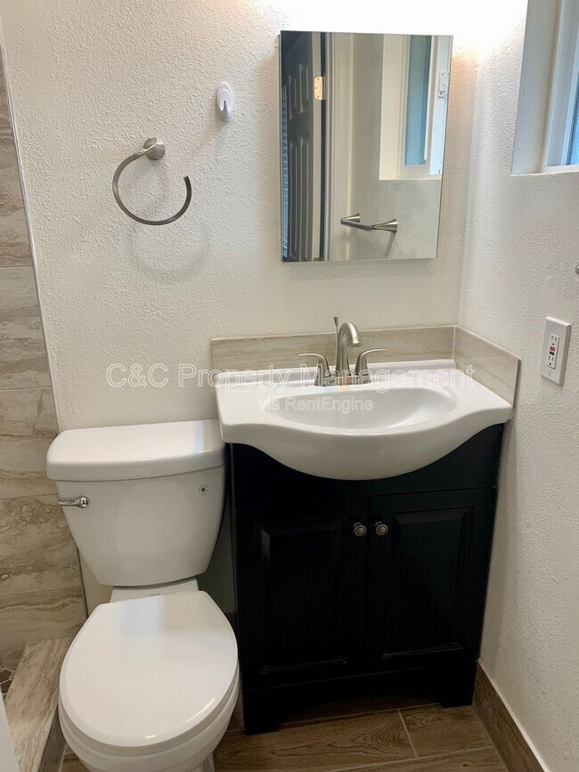 Building Photo - 1975 Paralta Ave