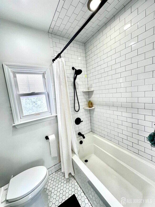 Building Photo - 139 Sylvan Ave