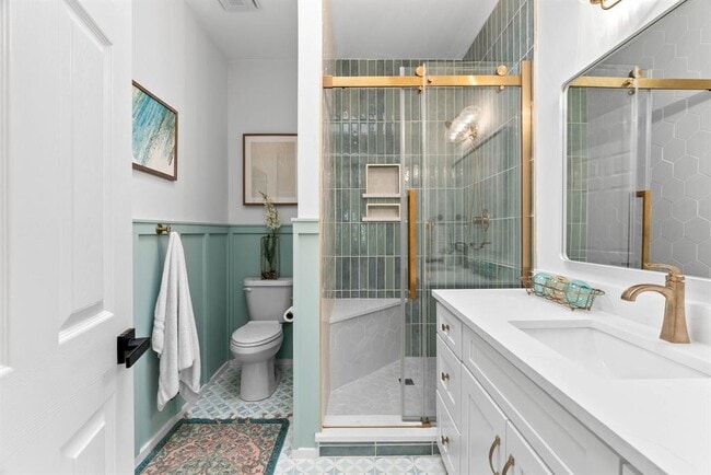 Building Photo - 113 Royal Oaks Dr