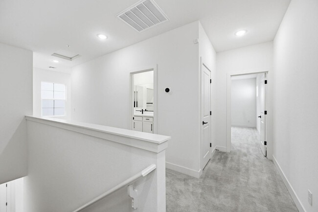 Building Photo - 2452 E Lovebird Ln