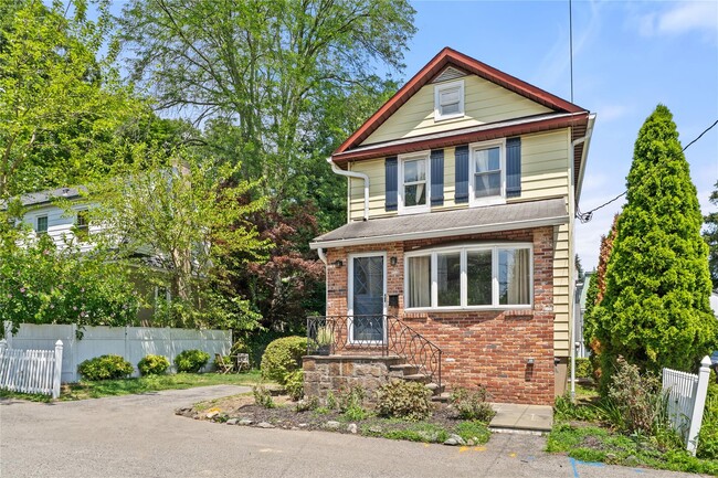 Primary Photo - 1 Saunders St