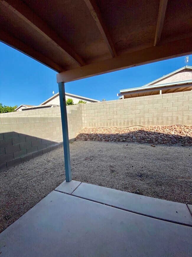 Building Photo - HOUSE FOR RENT