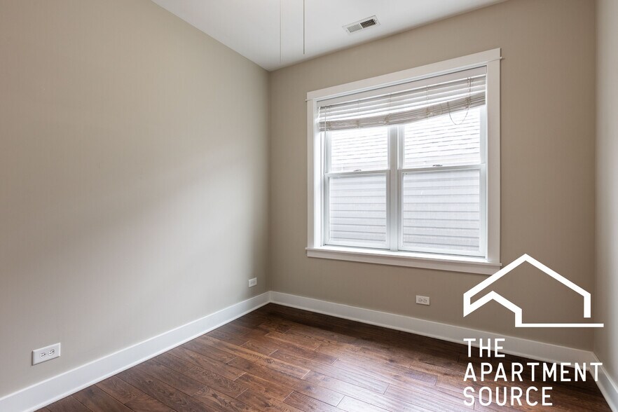 Building Photo - 2449 N Ashland Ave