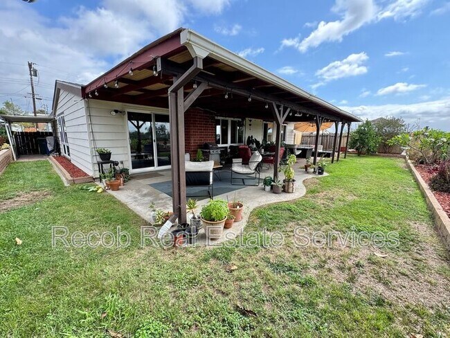 Building Photo - 3452 Lockwood Dr