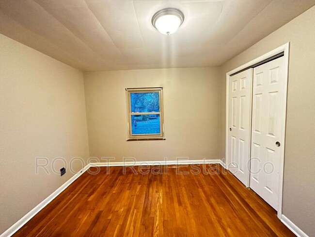 Building Photo - 1547 Garling Ave