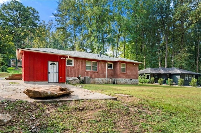 Building Photo - 2229 Beecher Cir SW