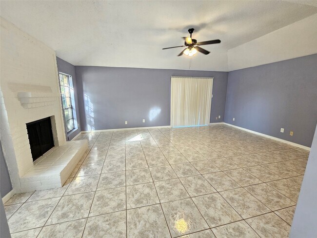 Building Photo - 16226 Villaret Dr