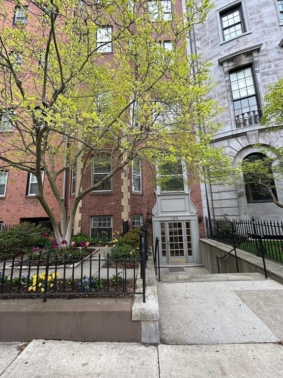 Building Photo - 120 Beacon St