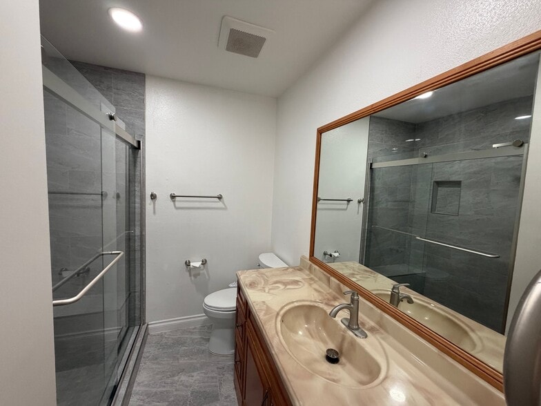 Building Photo - 8552 Doremere Dr