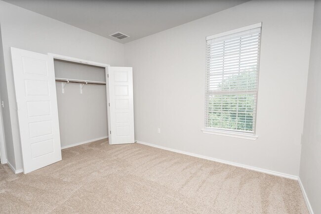Building Photo - 9404 Hunter Ln