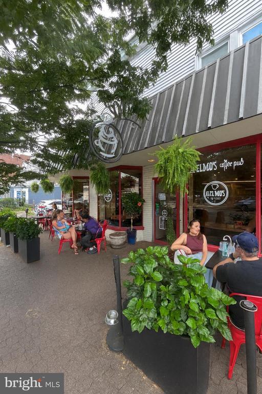 Building Photo - 202 E Mason Ave