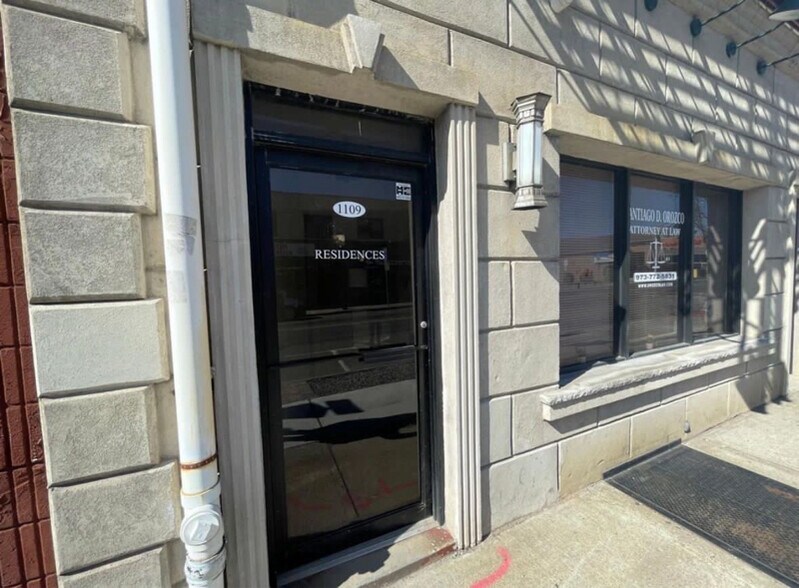 Building Photo - 1109 Main Ave
