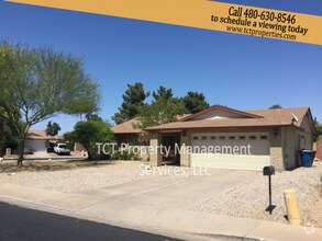 Building Photo - Spacious home with a pool! Great Location!