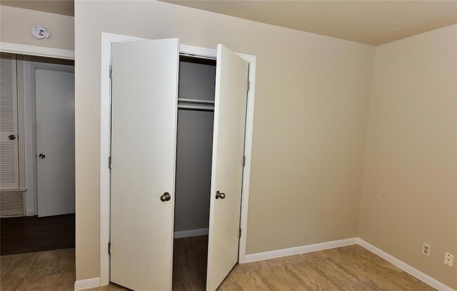 Building Photo - 7605 Carriage Dr