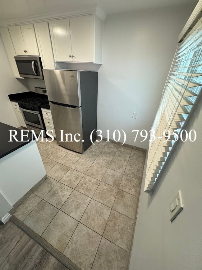 Building Photo - Remodeled 1 Bedroom Apartment in Hermosa B...