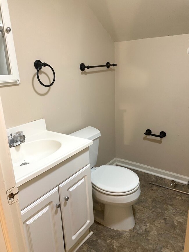 Building Photo - 4 bedroom single-family house near Cameron...