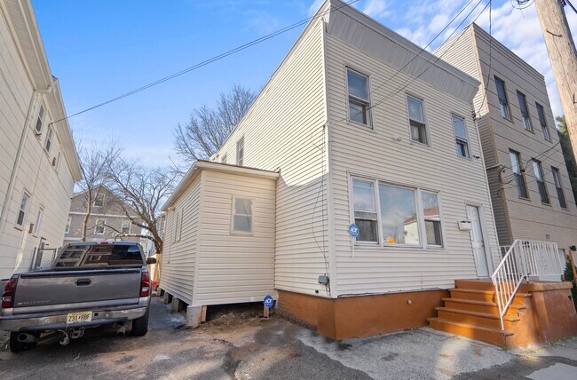 Building Photo - 173-175-175 Lembeck Ave