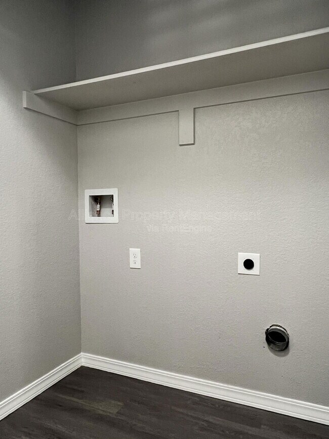 Building Photo - 7470 Grand Valley Dr