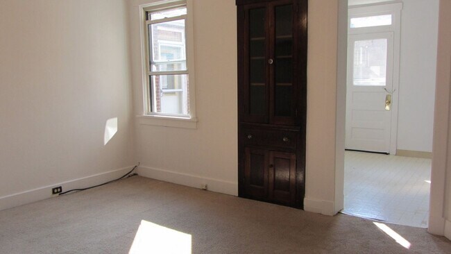 Building Photo - Available June 1, 2026: Lease ends May 29,2027