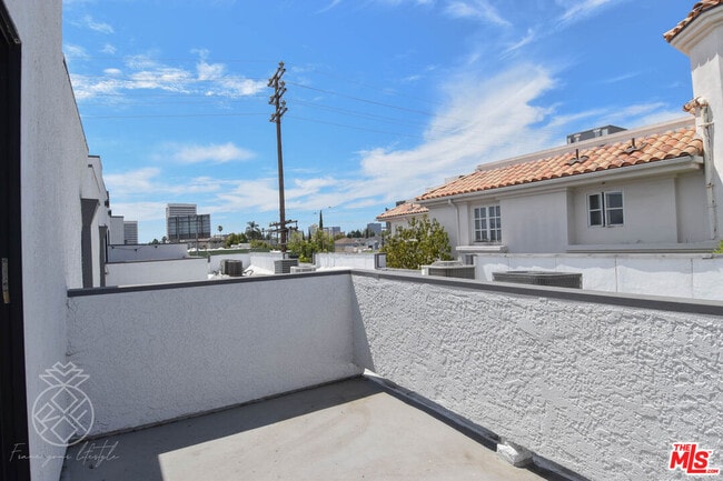 Building Photo - 1727 Glendon Ave