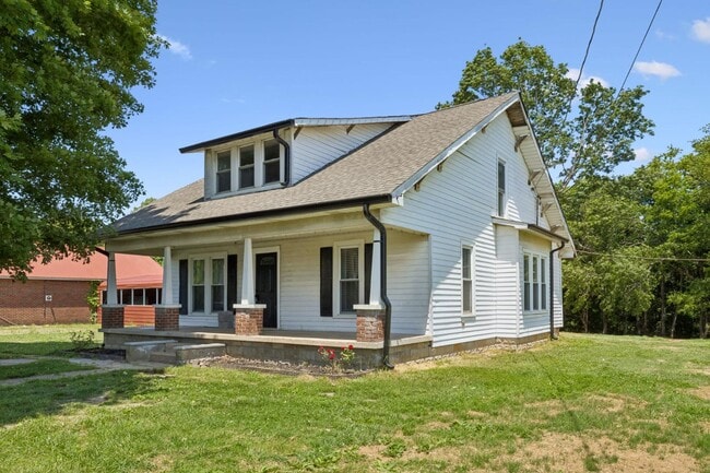 Building Photo - 2547 Bearwallow Rd