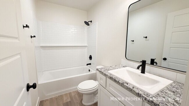 Building Photo - 2161 Langford Ave