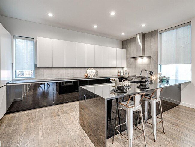 Building Photo - 825 NW 6th St